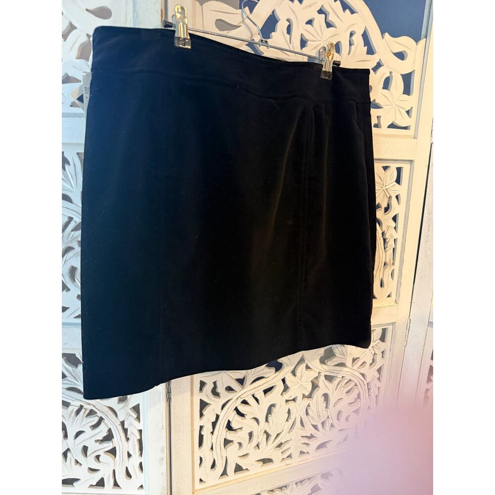 New With Tags woman Jones New York Black Velour stretch skirt size 14 Pettitte